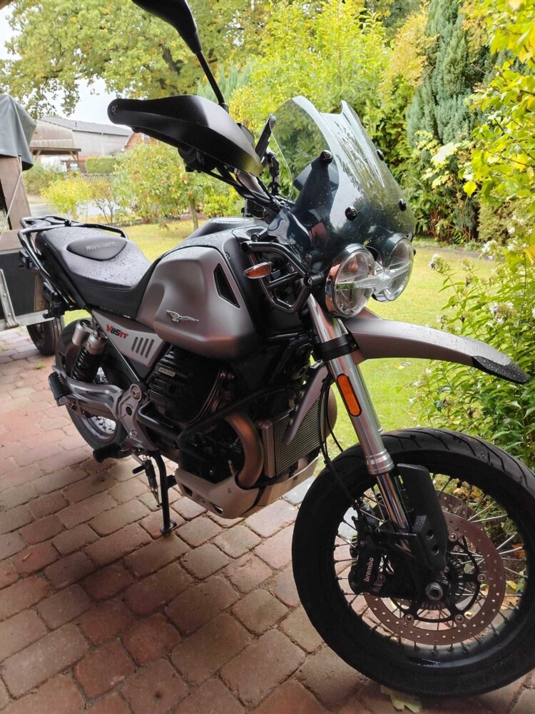Moto Guzzi V85tt