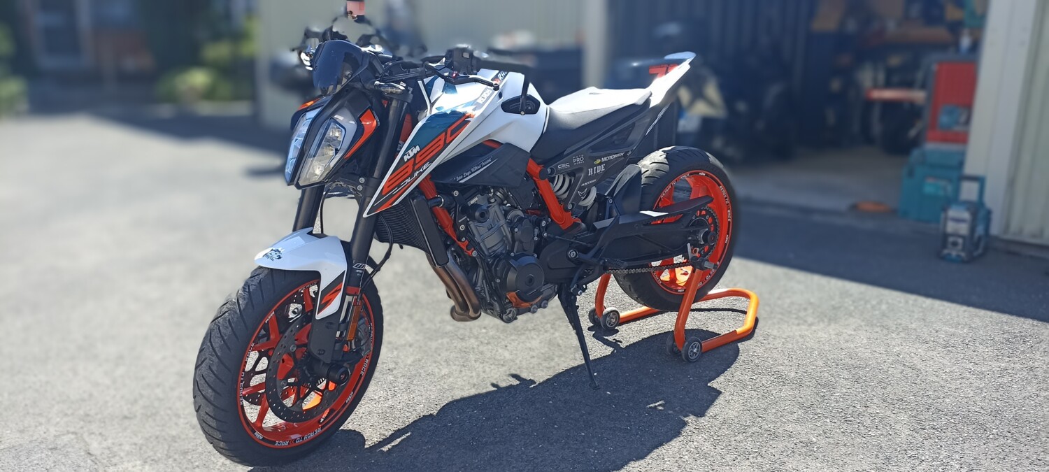 KTM Duke 890R