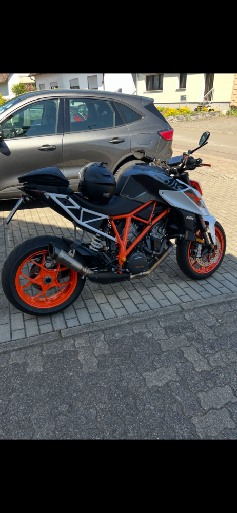 KTM 1290 Super Duke r