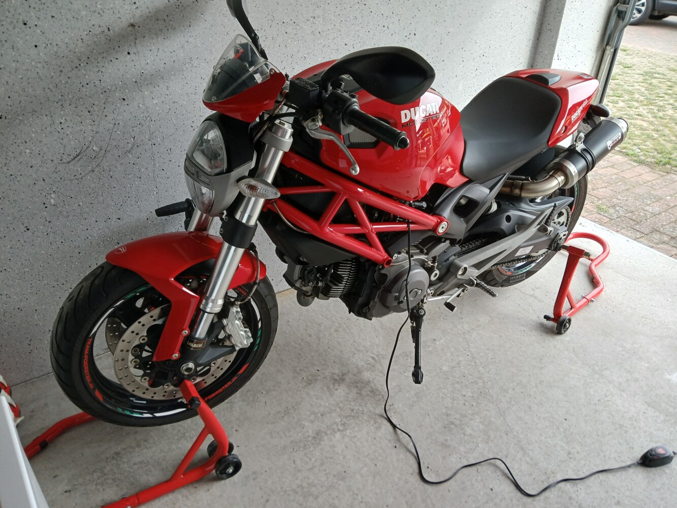 Ducati Monster 696