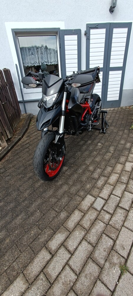 Ducati Hypermotard 821